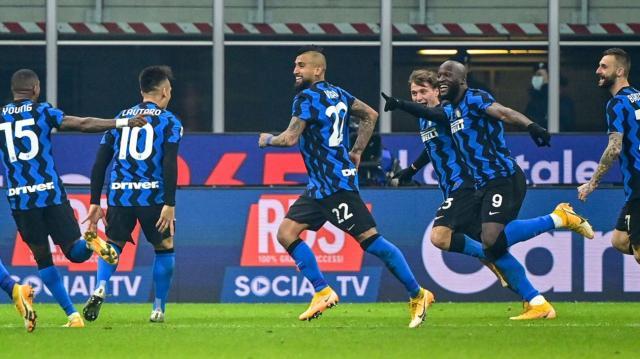 1610936818765093818.jpg inter-players-celebrate_d8qikmyhybbb1r0hgb3tuxhug.jpg